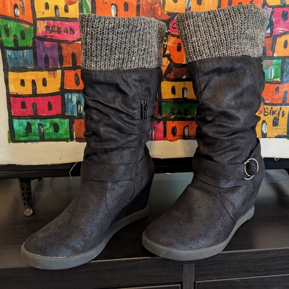 Tall black wedge boots Roxy brand size 10 10M grey knitted cuffs silver hardware - Picture 2 of 4